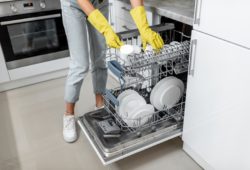 Jak kupić dobrą zmywarkę i jak o nią dbać? Sprawdź już teraz!