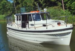 Housboat – ekskluzywna mieszkalna łódka z laminatu.