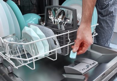 Nabłyszczacz do zmywarki – efekt nieskazitelnej czystości naczyń