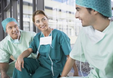 Ubrania medyczne mogą posiadać kolory