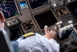 Pilotowanie śmigłowca i szybowców – różnice w licencjach i uprawnieniach